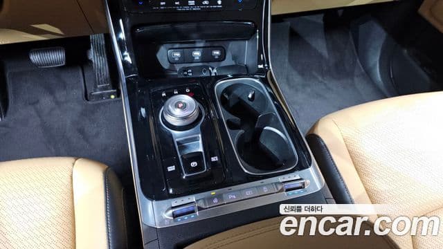 Kia Carnival 2020 — ფოტო 9/20