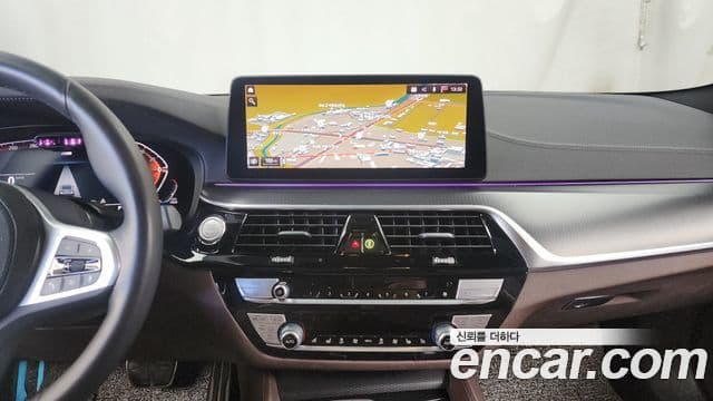 BMW 5 Series 2023 — Photo 8/20