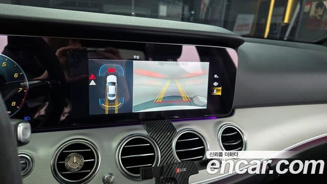 Mercedes-Benz E-Class 2021 — ფოტო 16/20