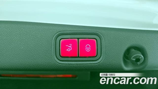 Mercedes-Benz E-Class 2021 — ფოტო 18/20