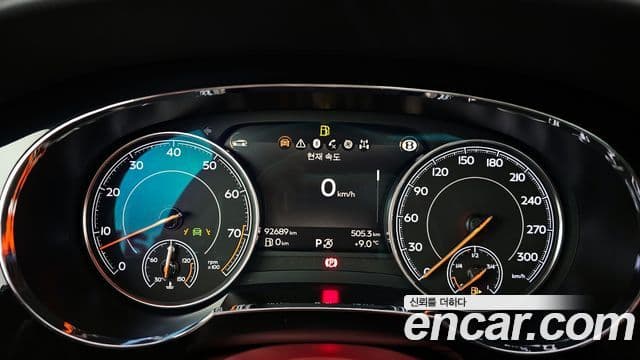 Bentley Bentayga 2020 — фото 8 из 20