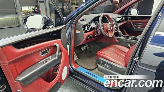 Bentley Bentayga 2020 — фото 11 из 20