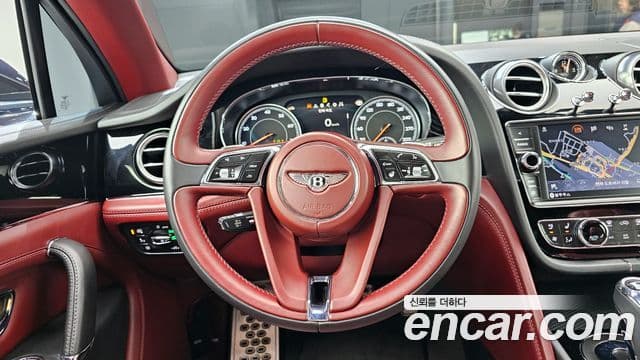 Bentley Bentayga 2020 — фото 13 из 20