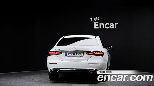 Mercedes-Benz E-Class 2023 — Şəkil 4/20