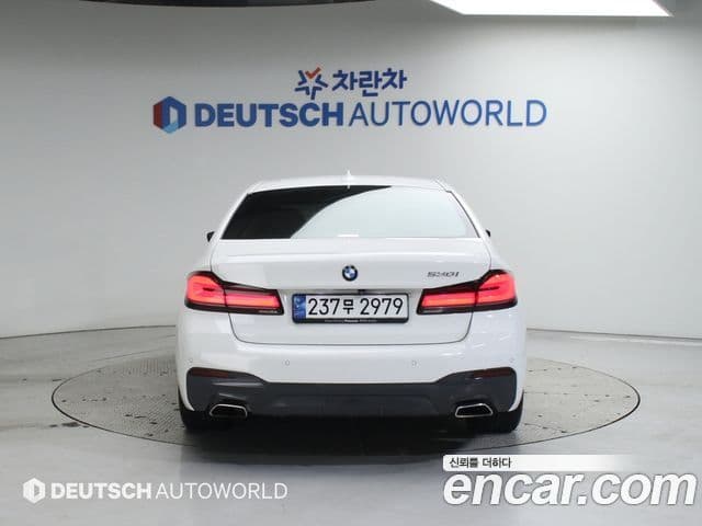 BMW 5 Series 2022 — ფოტო 14/20