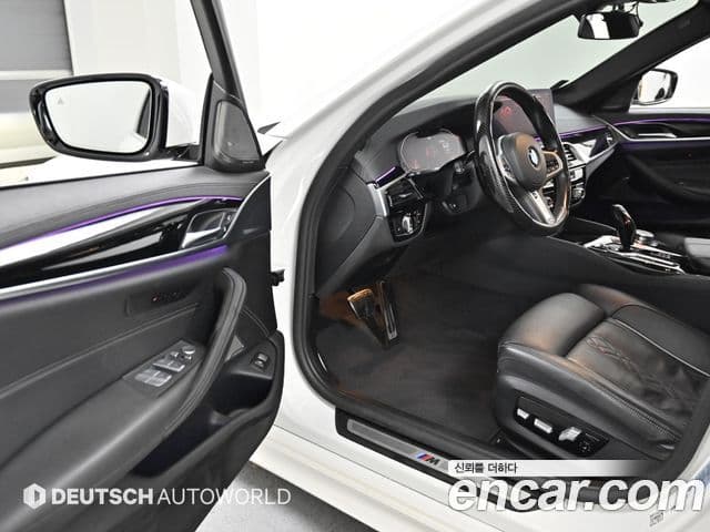 BMW 5 Series 2022 — ფოტო 8/20