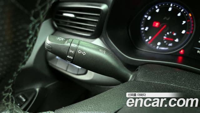 Hyundai Veloster 2019 — ფოტო 19/20