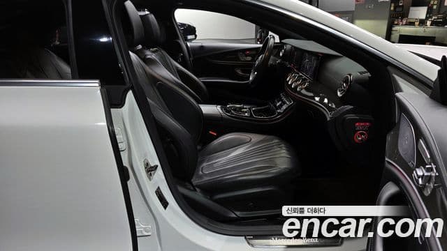 Mercedes-Benz CLS-Class 2020 — Photo 10/20