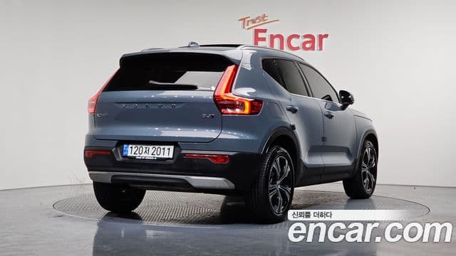 Volvo XC40 2022 — ფოტო 2/20