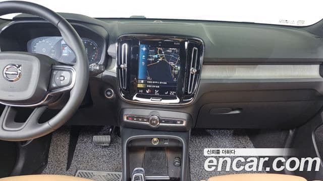 Volvo XC40 2022 — ფოტო 14/20