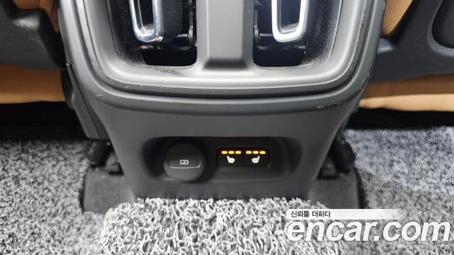 Volvo XC40 2022 — ფოტო 18/20