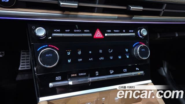Hyundai Santa Fe 2024 — ფოტო 17/20