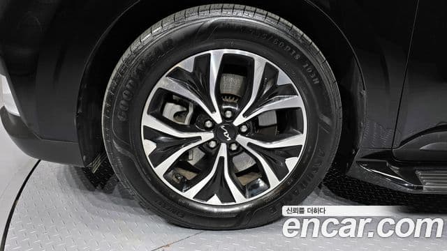 Kia Carnival 2022 — ფოტო 5/20
