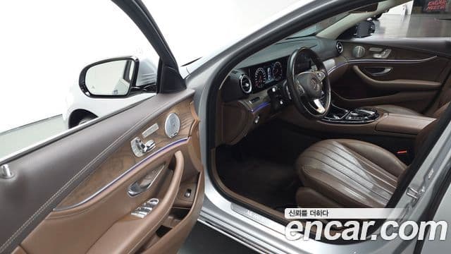 Mercedes-Benz E-Class 2018 — Şəkil 12/20