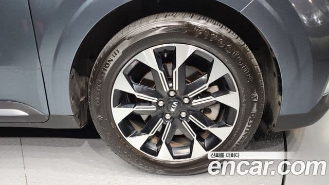 Kia Carnival 2020 — ფოტო 4/20