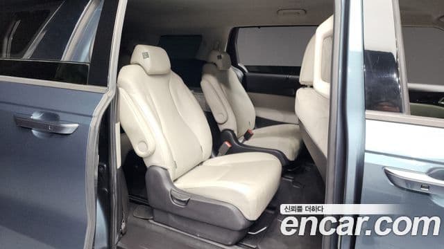 Kia Carnival 2020 — ფოტო 11/20