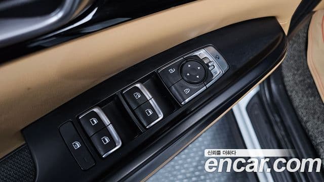 Kia Carnival 2021 — ფოტო 12/20