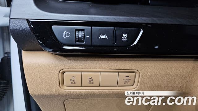 Kia Carnival 2021 — ფოტო 13/20