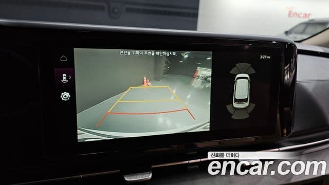 Kia Carnival 2021 — ფოტო 16/20