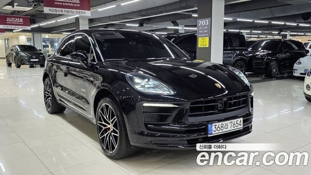 Porsche Macan 2022 — Photo 2/20