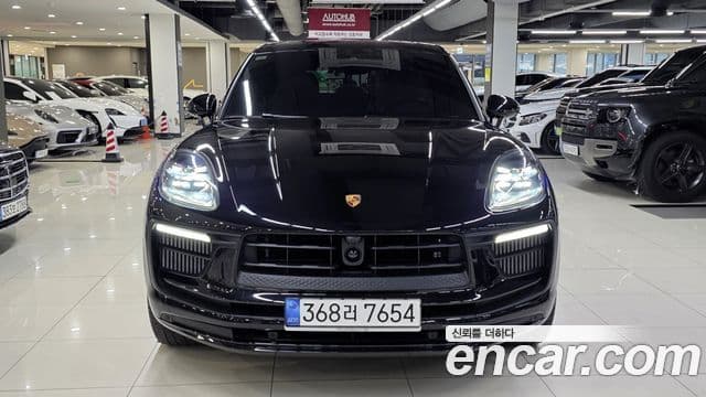 Porsche Macan 2022 — Photo 9/20