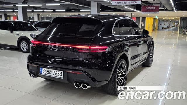 Porsche Macan 2022 — Photo 10/20