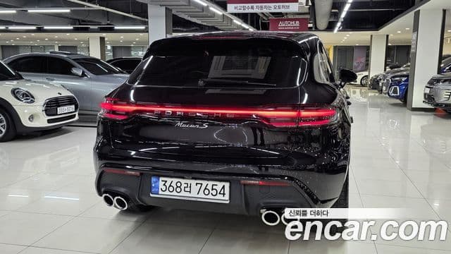 Porsche Macan 2022 — Photo 8/20