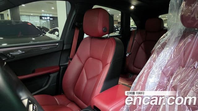 Porsche Macan 2022 — Photo 6/20