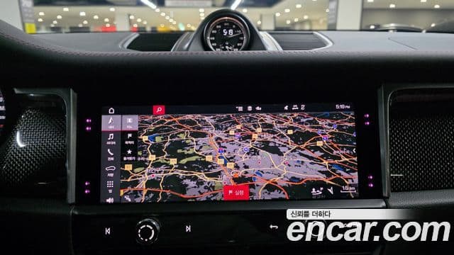 Porsche Macan 2022 — Photo 18/20