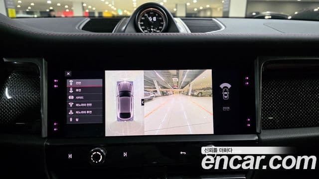 Porsche Macan 2022 — Photo 19/20
