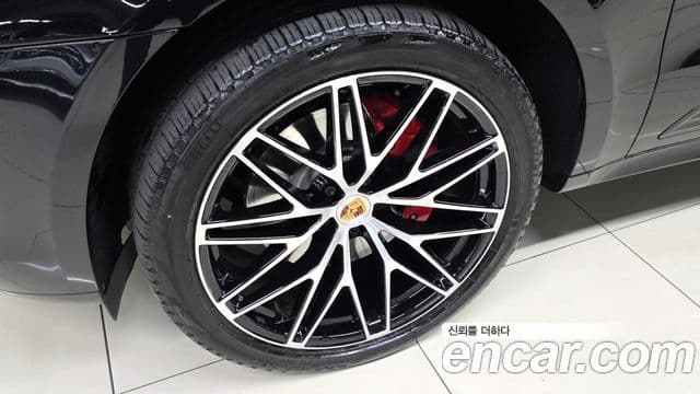 Porsche Macan 2022 — Photo 4/20