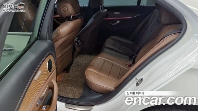 Mercedes-Benz E-Class 2023 — Şəkil 8/18