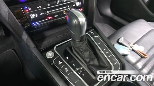 Volkswagen Passat GT 2022 — Şəkil 8/20