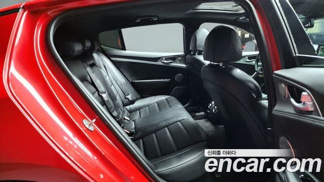 Kia Stinger 2019 — Şəkil 12/20