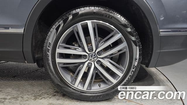 Volkswagen Tiguan Allspace 2023 — ფოტო 5/20