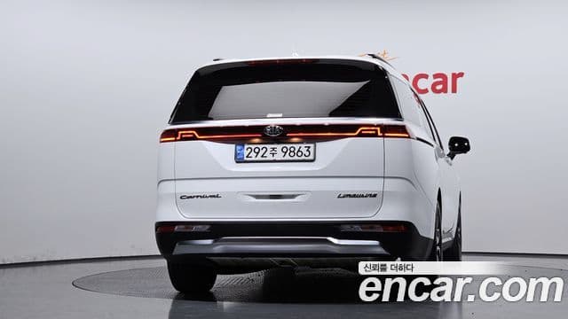 Kia Carnival 2021 — ფოტო 4/20