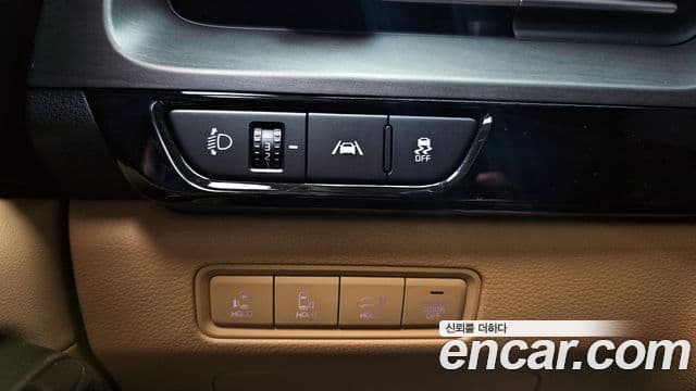 Kia Carnival 2021 — ფოტო 16/20