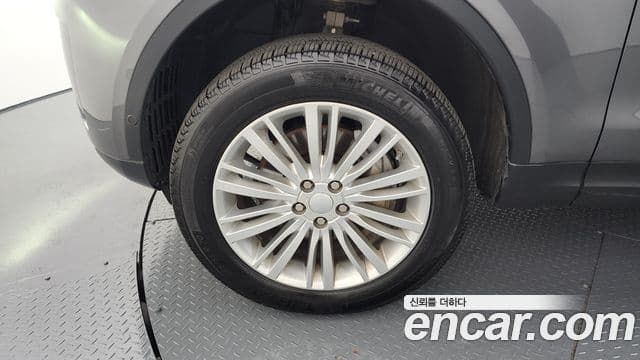 Land Rover Discovery 5 2019 — Photo 14/20