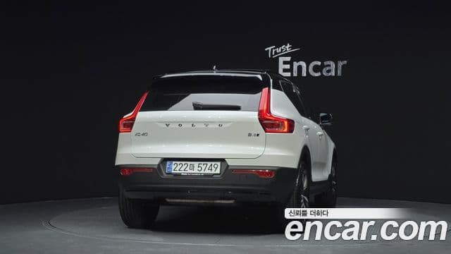 Volvo XC40 2020 — Şəkil 9/20