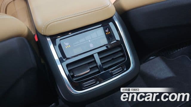 Volvo XC60 2018 — Şəkil 18/20