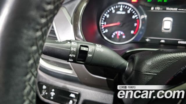 Kia Seltos 2020 — ფოტო 15/20