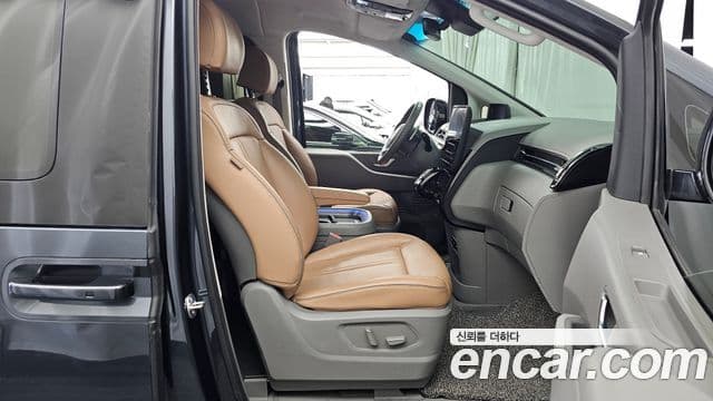 Hyundai Staria 2023 — ფოტო 9/20