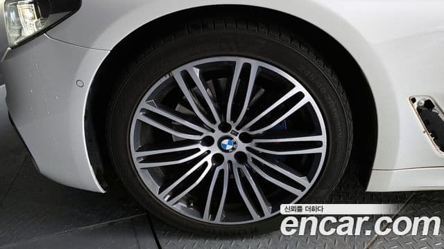 BMW 5 Series 2019 — фото 5 из 20