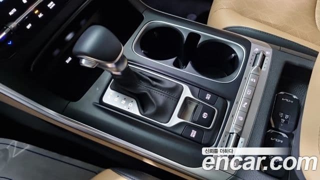 Kia Carnival 2023 — Фото 8/18