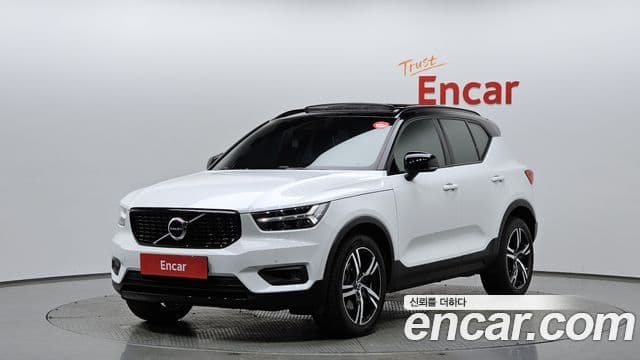 Volvo XC40 2020 — Фото 1/20