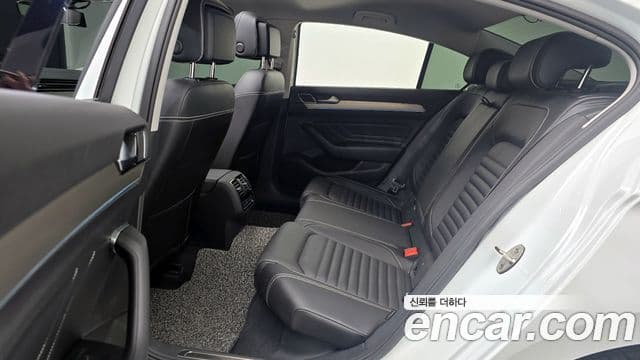 Volkswagen Passat GT 2022 — ფოტო 12/20