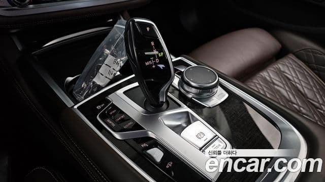 BMW 7 Series 2021 — фото 9 из 20