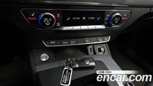 Audi Q5 2021 — ფოტო 16/20
