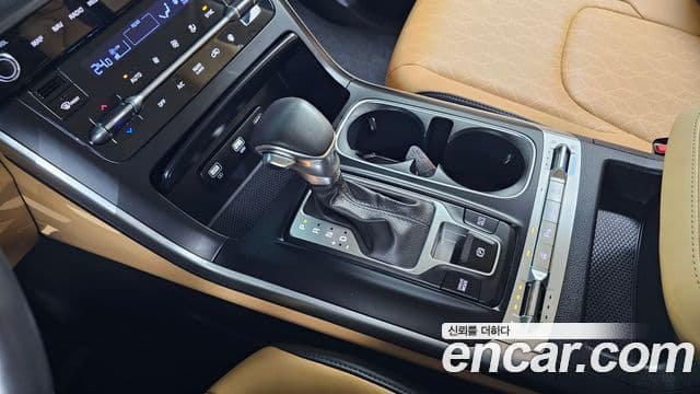 Kia Carnival 2022 — фото 7 из 20