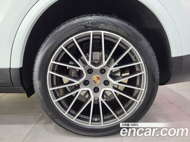 Porsche Cayenne 2023 — Photo 13/20